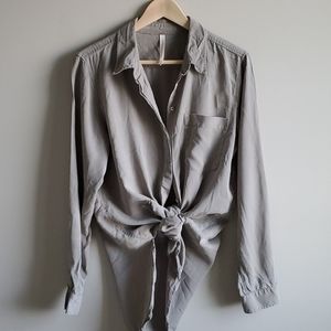 Babaton group aritzia button up L